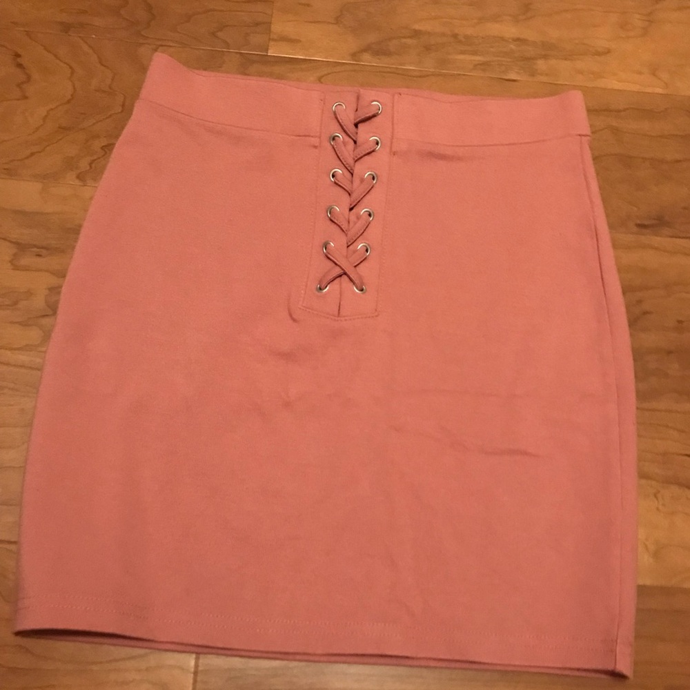 NWOT Forever 21 pink lace up mini skirt size small